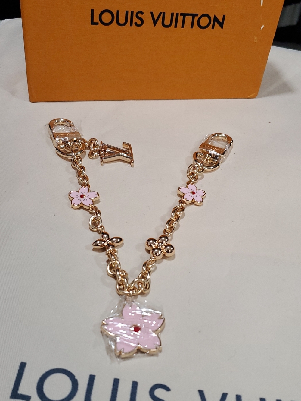 CC Boutique Gold-Tone Necklace with Pink Flower Charms Purse Accessorie